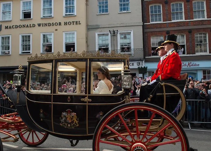 Discover Your Ideal Stay at the Best Hotels in Windsor with Parking Facilities